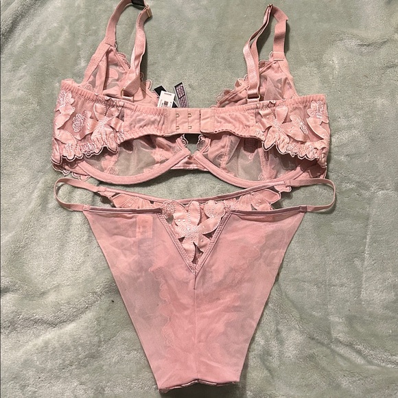 Pink Lace Lingerie Set - Picture 2 of 3